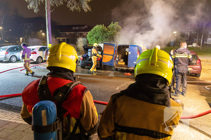 Twee voertuigen verwoest door nachtelijke autobrand