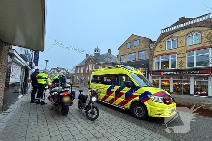 Scooterrijder in botsing met auto