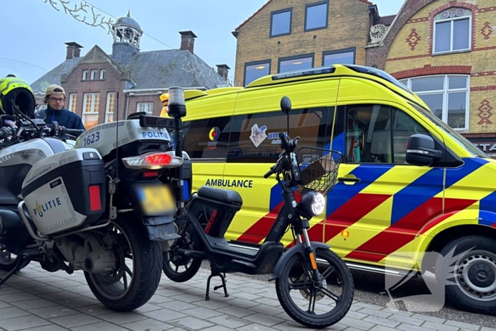 Scooterrijder in botsing met auto