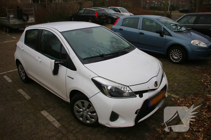 Overstekende fietser geschept door auto