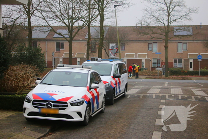 Overstekende fietser geschept door auto