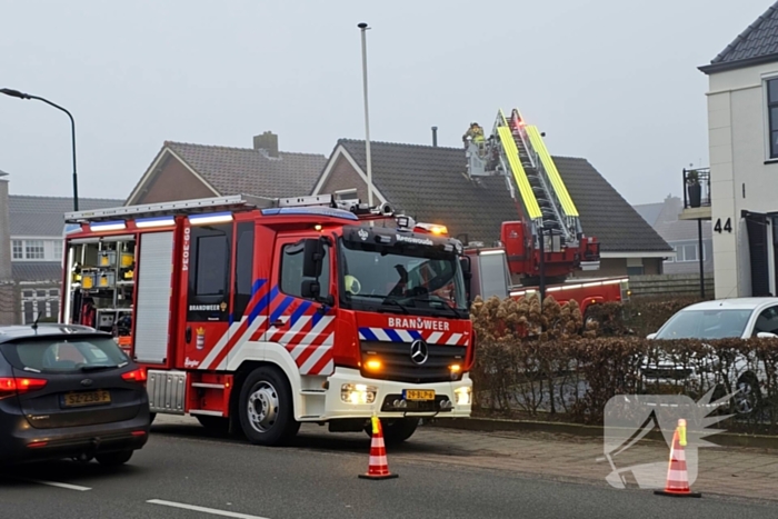 Brandweer bestrijdt schoorsteenbrand