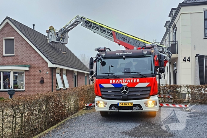 Brandweer bestrijdt schoorsteenbrand