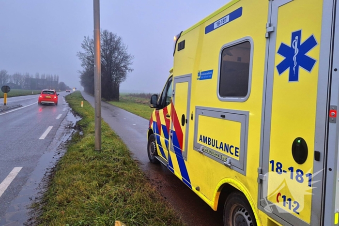 Twee voertuigen belanden in sloot na aanrijding