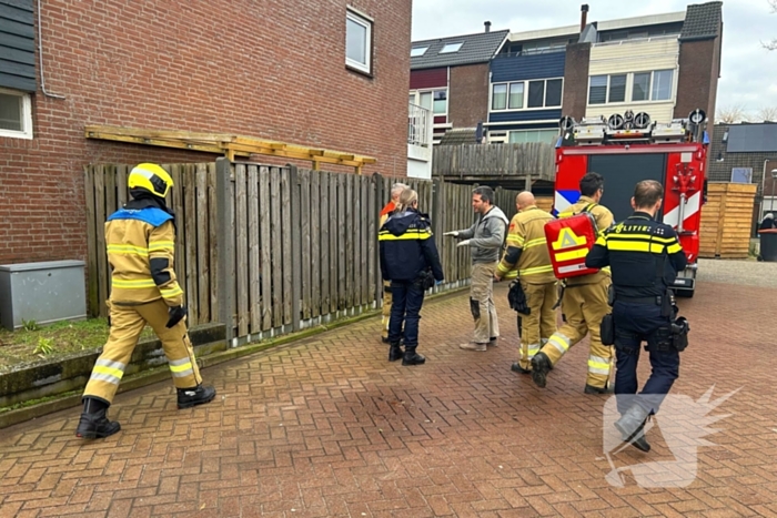 Persoon vast in kruipruimte