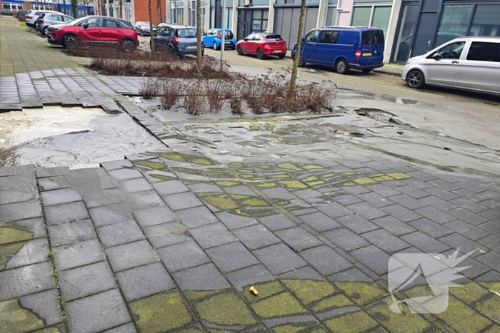 Sinkhole voor woning ontstaan