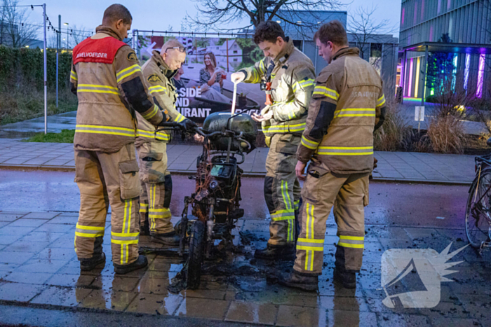 Brommer gaat in vlammen op