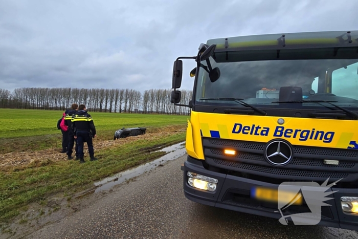 Bestuurder belandt in sloot na uitwijkmanoeuvre