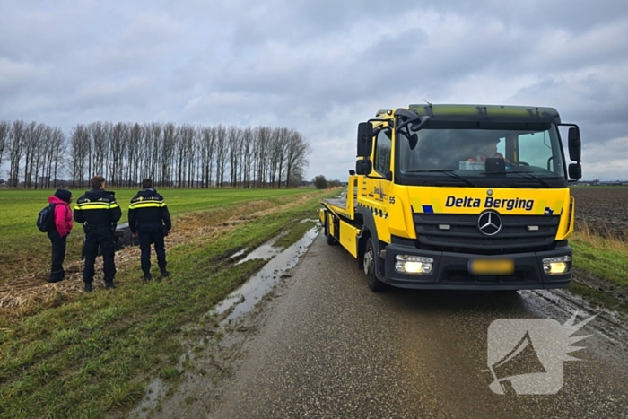 Bestuurder belandt in sloot na uitwijkmanoeuvre