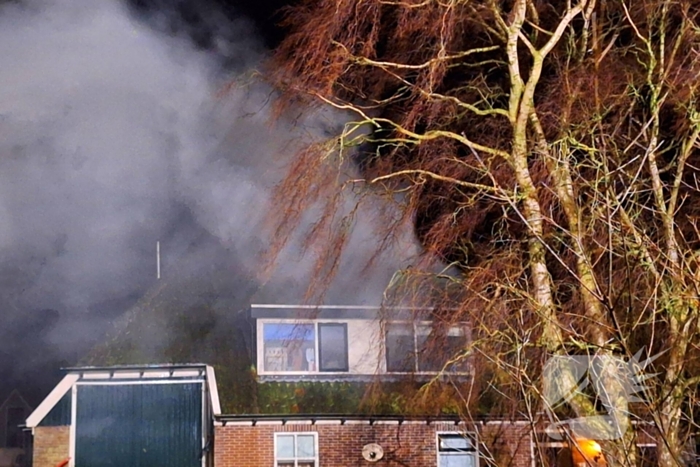 Schoorsteenbrand slaat over na rietenkap