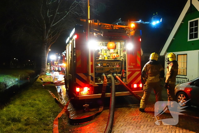 Schoorsteenbrand slaat over na rietenkap