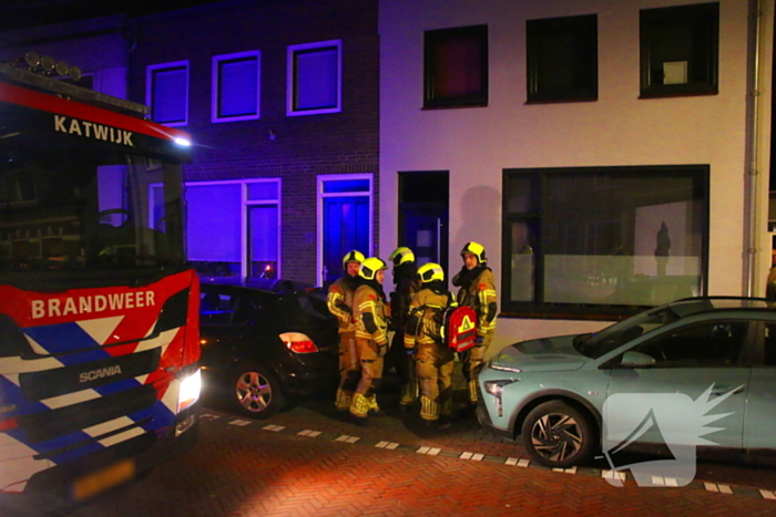 Automobilist rijdt tegen woning