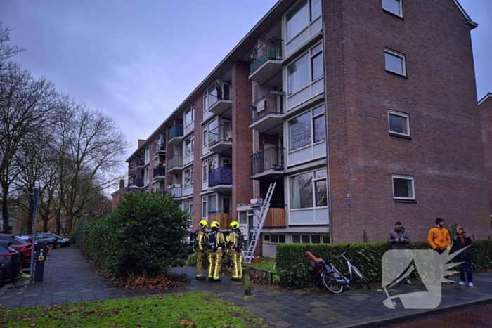 Balkon zwartgeblakerd na brand bij conflict