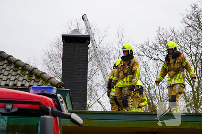 Brand in schoorsteen van fotowinkel