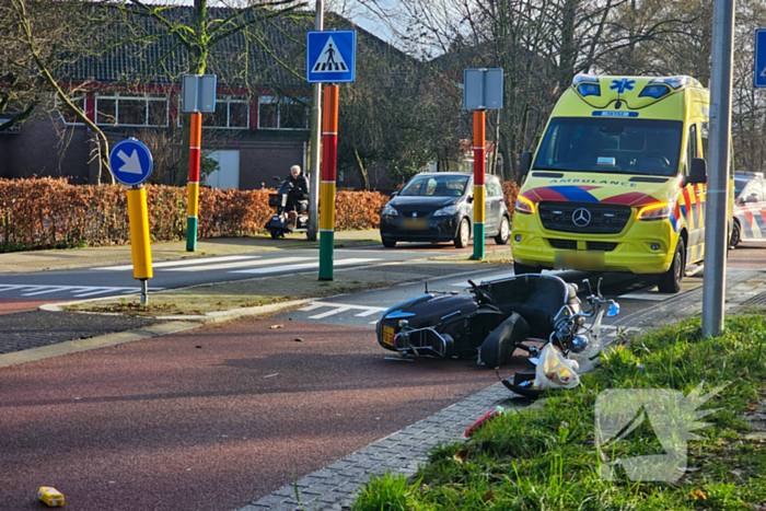 Scooterrijder geschept door automobilist tijdens inhaalactie