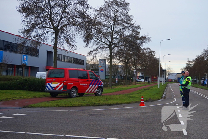 Zeer grote brand in reparatiebedrijf, brandweer schaalt groots op