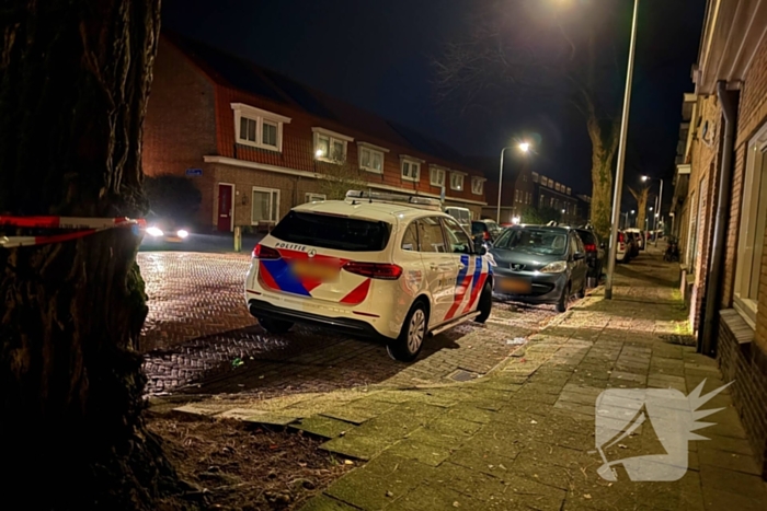 Explosie bij voordeur van woning