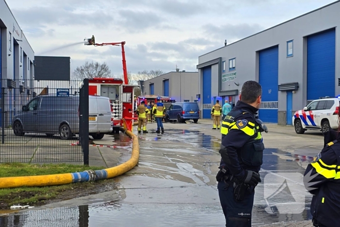 Enorme rookwolken bij grote industriebrand