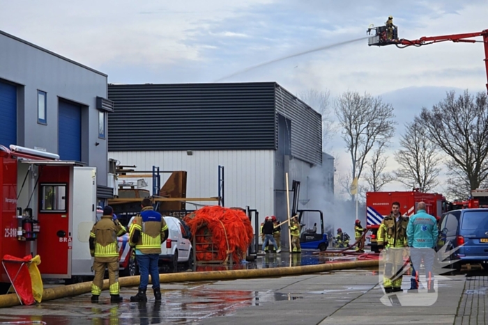 Enorme rookwolken bij grote industriebrand