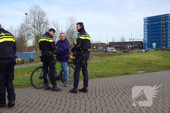 Groot alarm vanwege kinderfiets langs waterkant