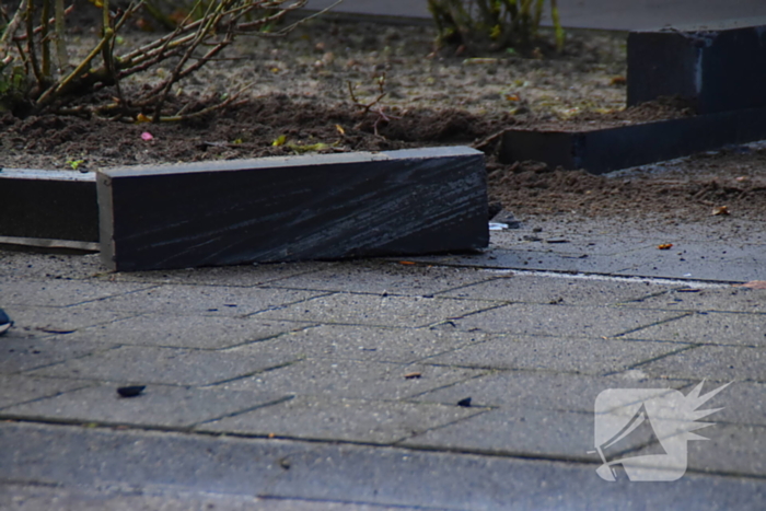 Automobilist eindigt in voortuin van woning