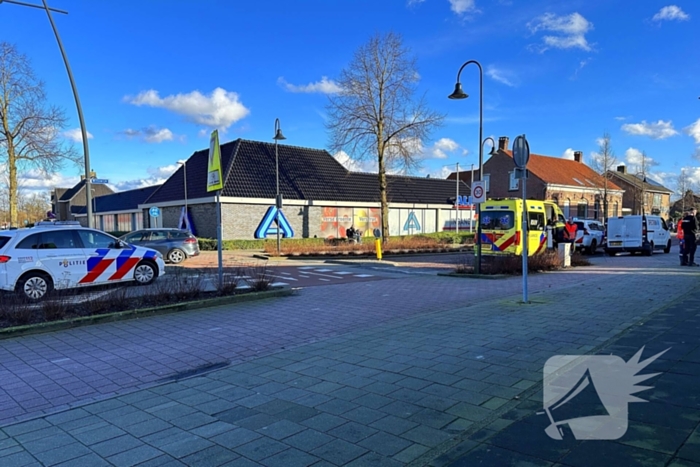 Bestuurder bestelbus rijdt kind op fiets aan