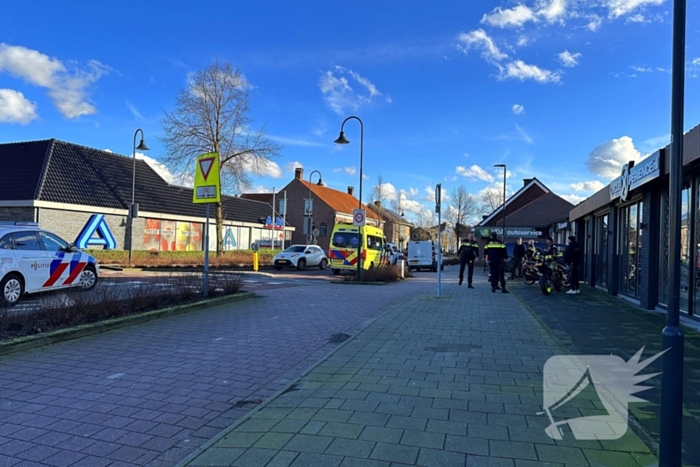 Bestuurder bestelbus rijdt kind op fiets aan