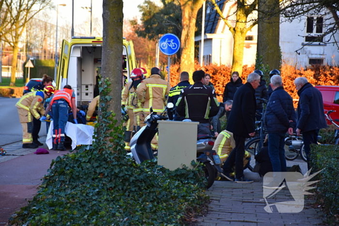 Vrouw op driewieler gewond bij botsing