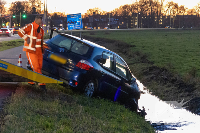 Auto te water na botsing