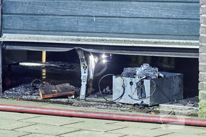 Brand in garage van woning