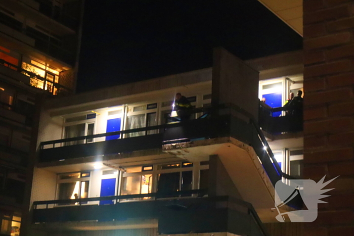 Twee personen aangehouden bij woning boven winkelcentrum