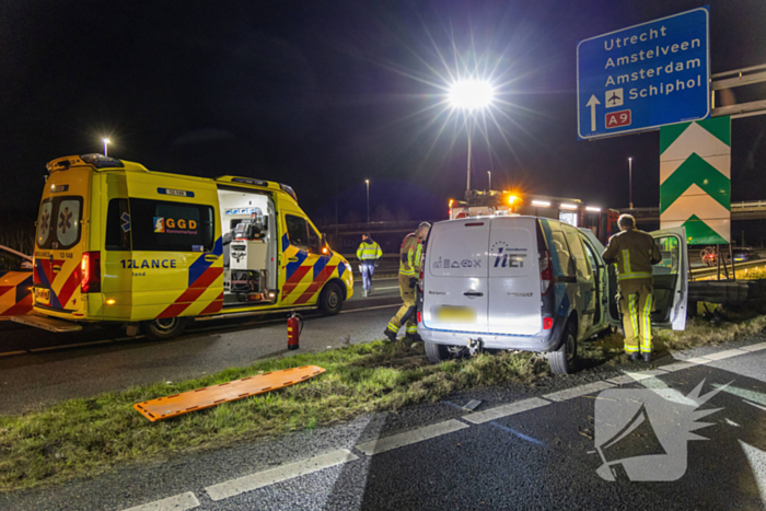 Bestelbus botst op RIMOB