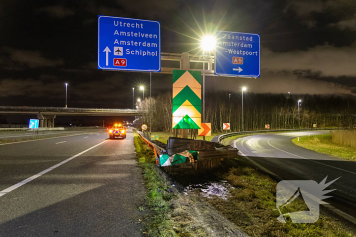 Bestelbus botst op RIMOB