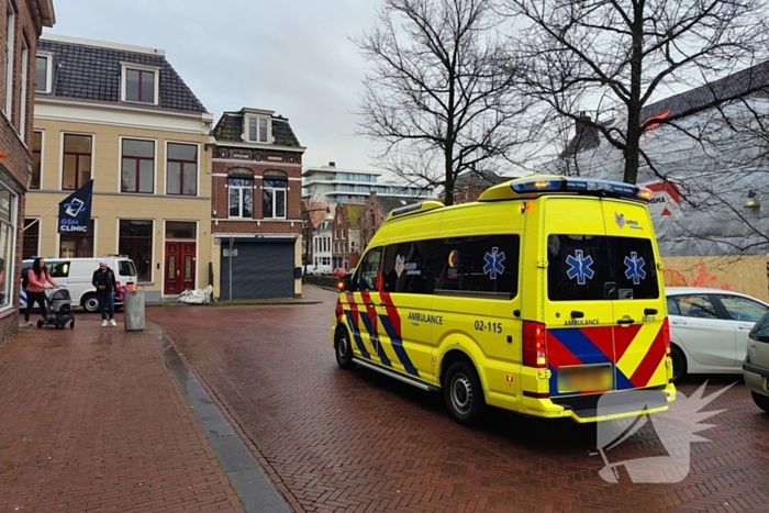 Omstanders redden persoon uit water