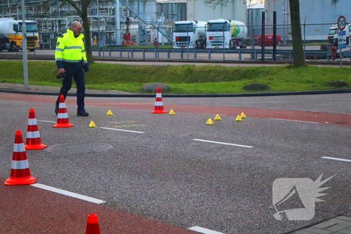Bestuurder bevrijdt door brandweer bij fikse aanrijding