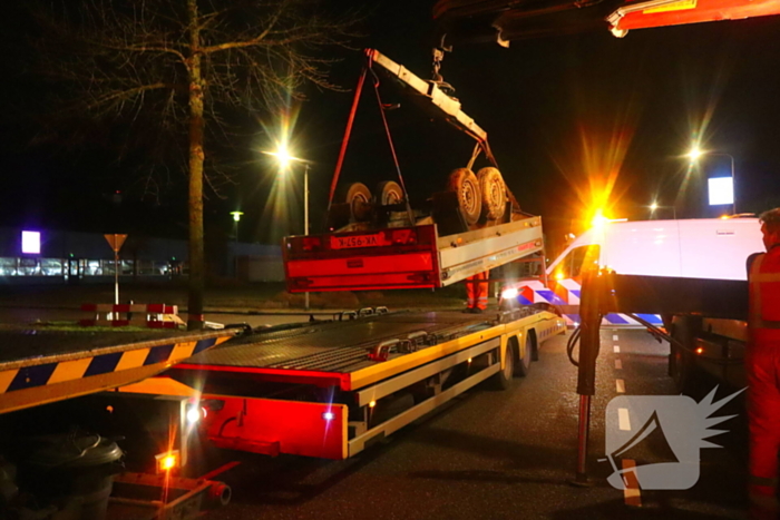 Bestuurder bevrijdt door brandweer bij fikse aanrijding