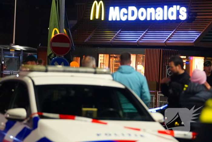 McDonalds ontruimd door mogelijk gewapende man
