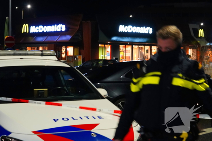 McDonalds ontruimd door mogelijk gewapende man