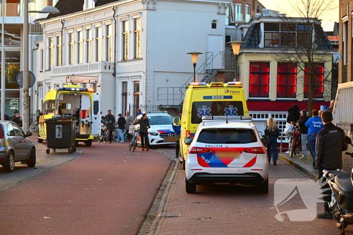 Omstander haalt te water geraakt persoon uit het water