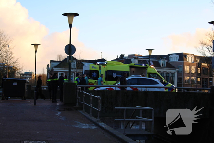 Omstander haalt te water geraakt persoon uit het water