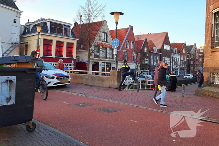 Omstander haalt te water geraakt persoon uit het water