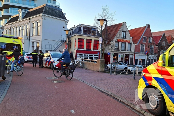 Omstander haalt te water geraakt persoon uit het water