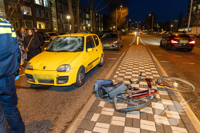 Fietser ernstig gewond bij botsing met auto