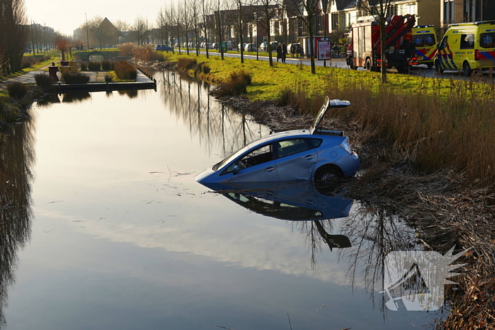 Auto te water na aanrijding