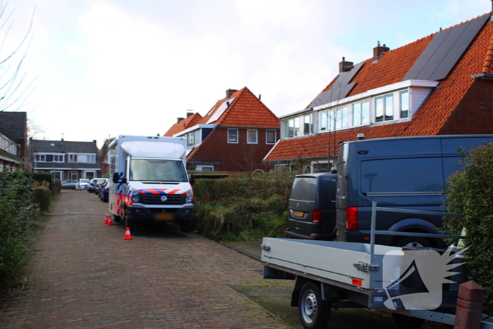 Forensische opsporing doet onderzoek in woning