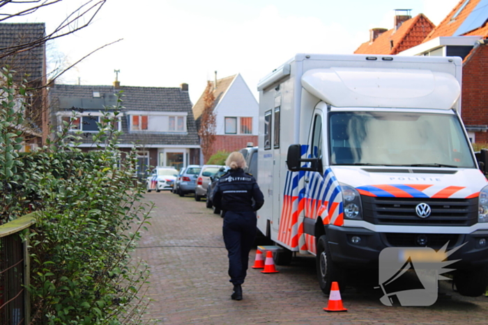 Forensische opsporing doet onderzoek in woning