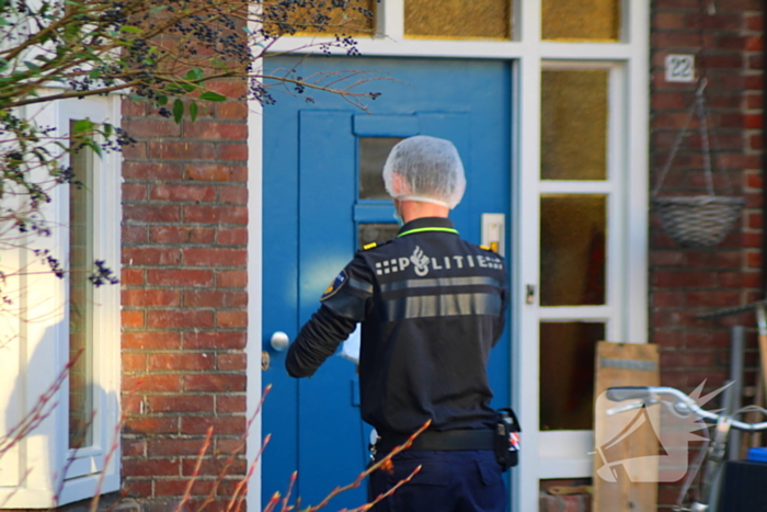 Forensische opsporing doet onderzoek in woning