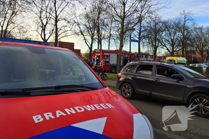 Hulpdiensten doen onderzoek en verrichten metingen in woning