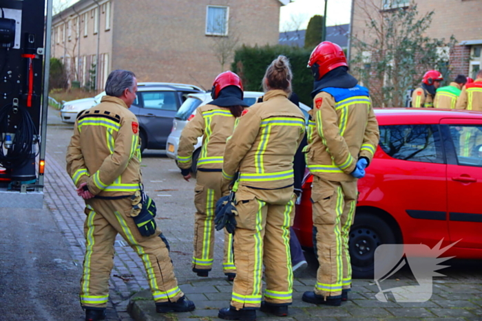 Hulpdiensten doen onderzoek en verrichten metingen in woning
