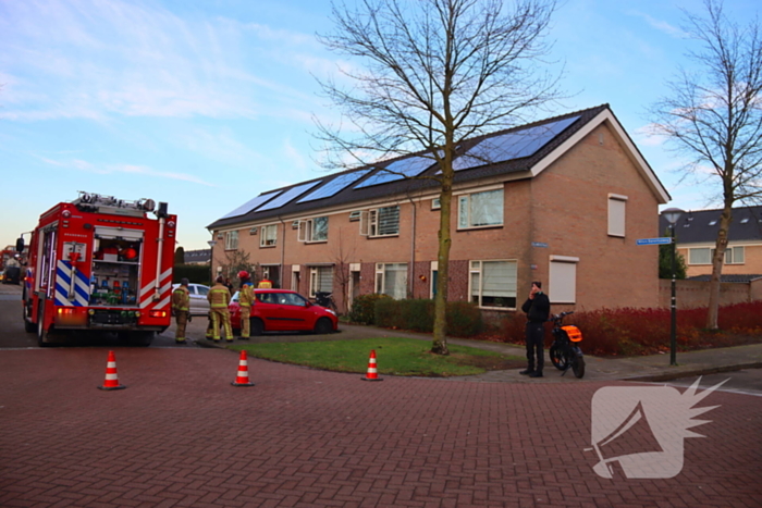 Hulpdiensten doen onderzoek en verrichten metingen in woning